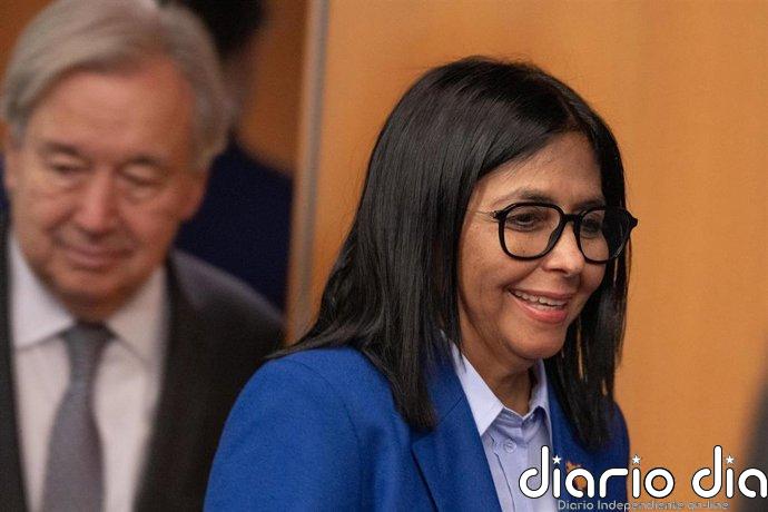 Delcy Rodríguez se acerca a Pedro Sánchez en la ONU y le pide seguir hablando sobre la situación en Venezuela