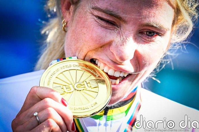 Demi Vollering se saca la espinita del oro mundial en una accidentada prueba de ruta