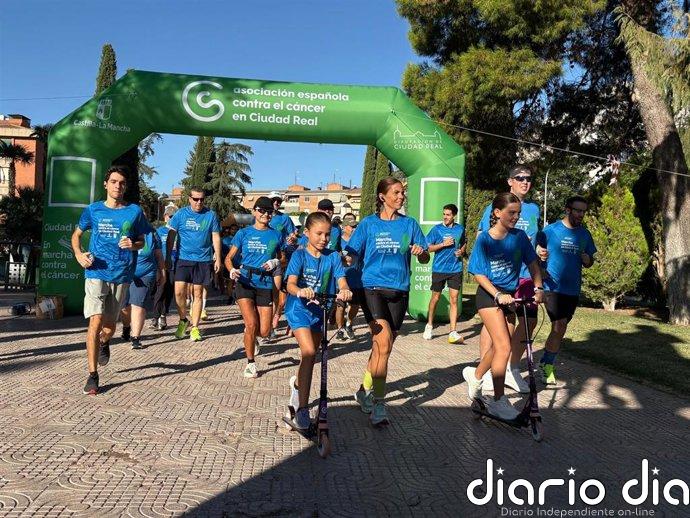 Deporte y solidaridad se unen en la V Carrera 'Ciudad Real en marcha contra el cáncer', que ha reunido a 350 personas