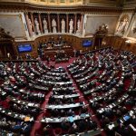 Derecha y centroderecha francesas conservan su mayoría en elecciones parciales al Senado y la ultraderecha forma grupo
