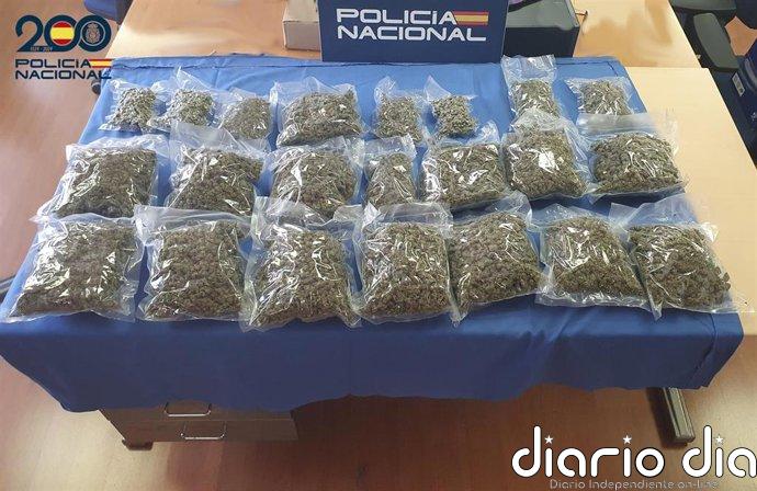 Detenida la destinataria de un paquete con más de tres kilos y medio de marihuana en Manacor