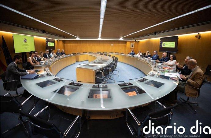 Díaz pide a Cuerpo limitar alquileres y gravar el refino y los sindicatos, recuperar la excepción ibérica