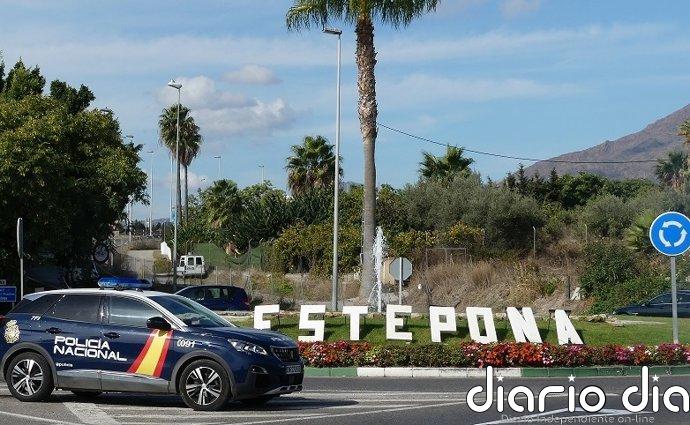 Dos detenidos por robos en interior de coches y resistirse a la detención en Estepona (Málaga)