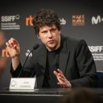 Eisenberg reflexiona en 'The Debut' sobre "buscar la voz interna, pero también ser buen jugador de equipo"