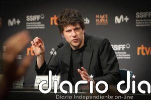 Eisenberg reflexiona en 'The Debut' sobre "buscar la voz interna, pero también ser buen jugador de equipo"