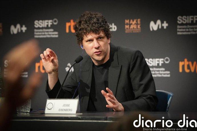 Eisenberg reflexiona en 'The Debut' sobre "buscar la voz interna, pero también ser buen jugador de equipo"