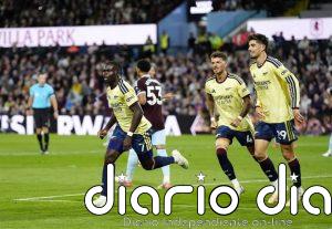 El Arsenal asalta Villa Park y sigue con paso firme