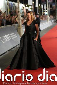 El espectacular look de Penélope Cruz en la alfombra roja de 'La bola negra' en el Festival de San Sebastián