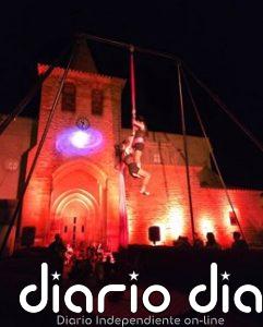 El espectáculo 'La sombra y la ceniza' convierte la vida de Miguel Servet en teatro, danza, acrobacia y fuego