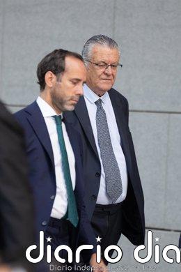 El expresidente de Plus Ultra confirma al juez que destinó el 1% del rescate a gestiones de Zapatero sin conocer cuáles El presidente de Plus Ultra, Julio Martínez Sola, a su llegada a la Audiencia Nacional, a 7 de septiembre de 2026, en Madrid (España). El juez de la Audiencia Nacional José Luis Calama, que investiga el 'caso Plus Ultra', ha citado a declarar como investi