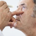 El frío se relaciona con una mayor presión ocular en personas con glaucoma, según un estudio