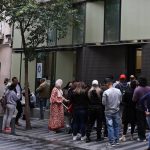 El Gobierno activa un plan de choque de 45 días con refuerzo voluntario en Extranjería para agilizar la regularización
