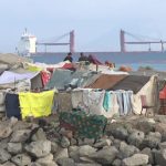 El Gobierno ceutí pide el desalojo urgente de los cientos de inmigrantes asentados en playa Benítez