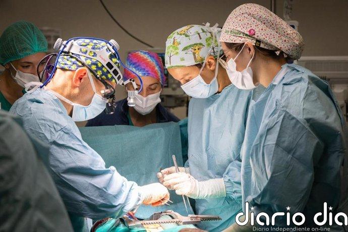 El Hospital Regional de Málaga realiza seis trasplantes renales y tres hepáticos en tres días