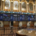 El Ibex 35 cae un 0,85% en la media sesión y pierde los 19.700 puntos