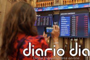 El Ibex 35 sube un 0,6% en la apertura y roza los 19.900 puntos, con el petróleo a menos de 99 dólares