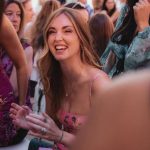 El look de Chiara Ferragni en la MBFWM que resume el verano en un solo estilismo