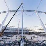 El Nou Mestalla inicia el izado de la estructura principal de su futura cubierta