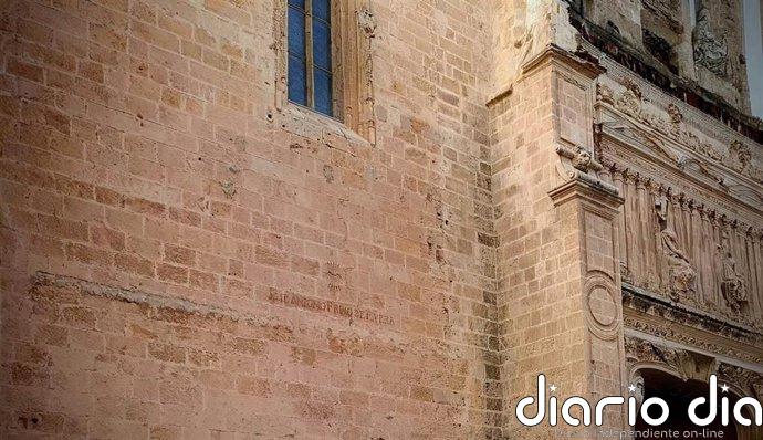 El Obispado de Almería ultima un proyecto para retirar la inscripción de Primo de Rivera de la Catedral
