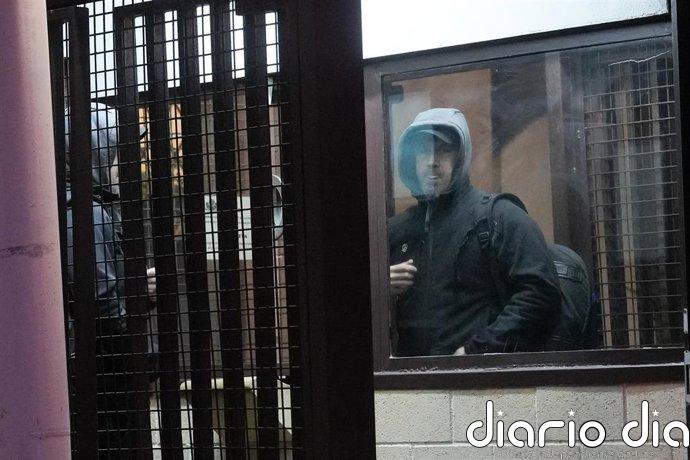 El padre de una víctima de ETA pide que se revoque el permiso de salida a 'Txeroki' si se comprueba que no va a trabajar