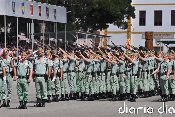 El Patio de Armas de Almería acoge La parada militar pot rl 106 aniversario de la fundación de la legión