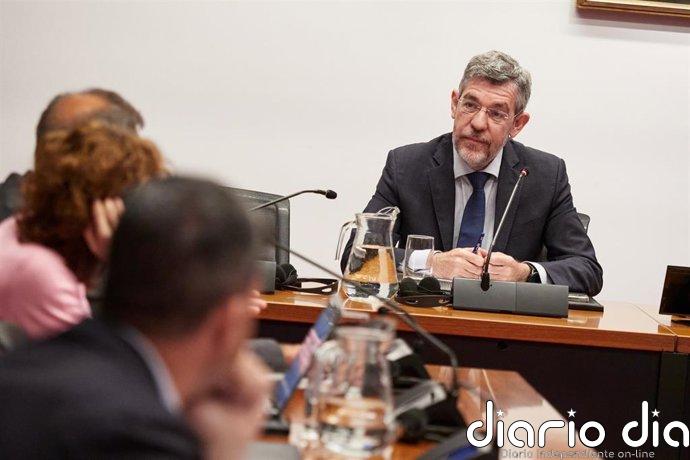 El PP alerta de que la creación de empleo se ralentiza y el Gobierno sólo está "regularizando inmigrantes"