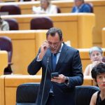 El PP critica el "campamento" de migrantes en el puerto de Ceuta y Puente aclara que "una carpa no es una edificación"