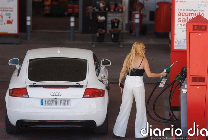 El precio de la gasolina escala por décima semana consecutiva, mientras cae un 3% el del diésel