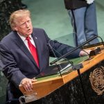 El precio del petróleo cae a menos de 99 dólares tras reunirse Trump en Nueva York con una delegación iraní