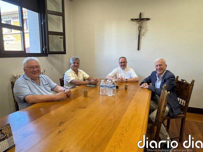 El presidente de Cáritas Española visita la sede de la entidad riojana