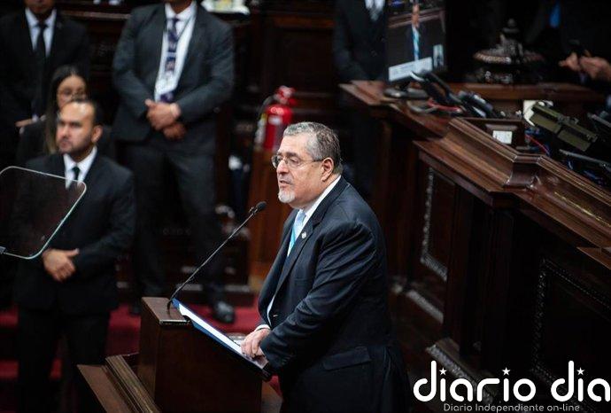 El presidente de Guatemala acusa a políticos y narcotraficantes de financiar bloqueos de carreteras