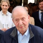El Rey Juan Carlos, su emoción al abandonar España con la infanta Elena para ser premiado en Francia por sus memorias
