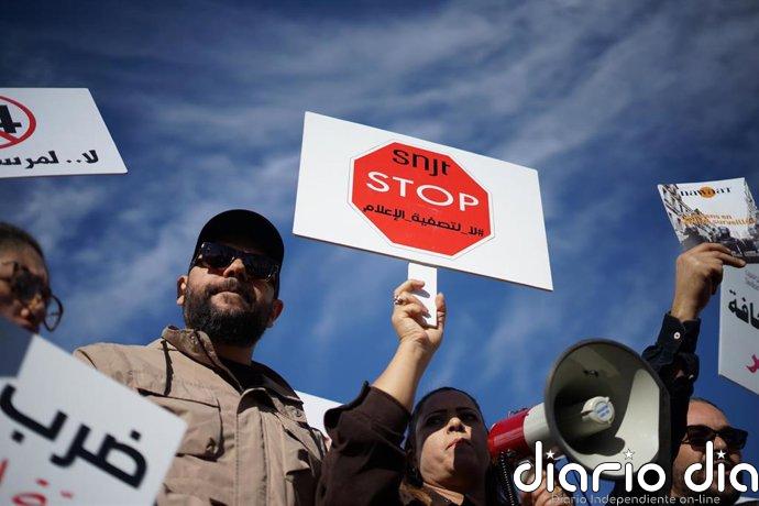 El Sindicato de Periodistas de Túnez pide liberar al periodista Mohamed Youssefi tras su arresto y denuncia intimidación