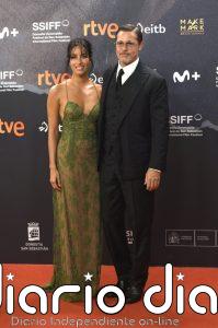 El traje que siempre funciona en una alfombra roja lo tiene Brad Pritt y lo ha lucido en San Sebastián