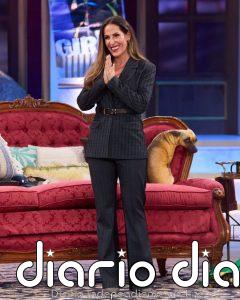 El traje sastre de Malú para su cita en 'La Revuelta' es perfecto para entretiempo y estiliza sin esfuerzo