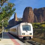 El Tren Geológico del Prepirineo invita a descubrir los Mallos de Riglos en otoño