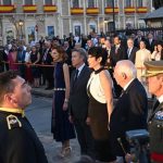 Elma Saiz recibe abucheos y gritos de "fuera, fuera" y Feijóo una ovación en el Día de Melilla