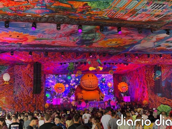 elrow arranca en Oviedo con nueve horas y media de música electrónica ante unas 8.000 personas en La Ería