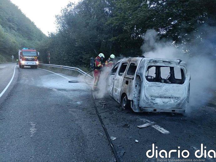 Extinguido sin heridos el incendio de un coche en Soba