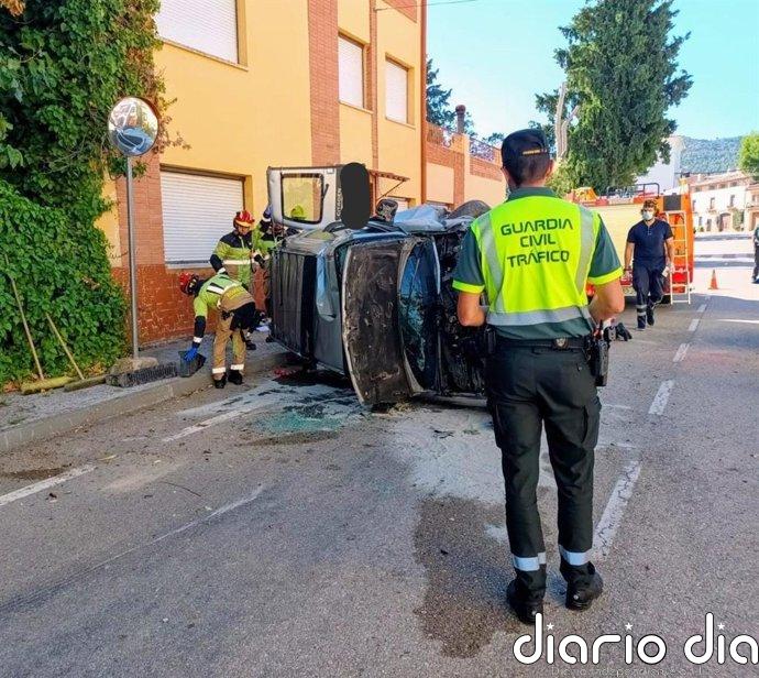 Fallece un conductor de La Codoñera (Teruel) al salirse de la A-1409 y chocar contra un árbol en Torrevelilla