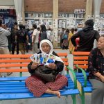 Familias nepalíes buscan desesperadamente a las víctimas del «tsunami del Himalaya»