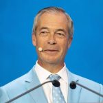 Farage se distancia del escándalo por supuesta financiación irregular de su partido: "No estaba escuchando"