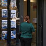Fedea advierte de que la tasa de pobreza en España se dispararía al 23,5% incluyendo el coste de la vivienda