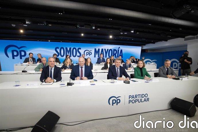 Feijóo da por amortizado el "miedo a la ultraderecha" que agita Sánchez y prepara al PP para la "batalla definitiva"