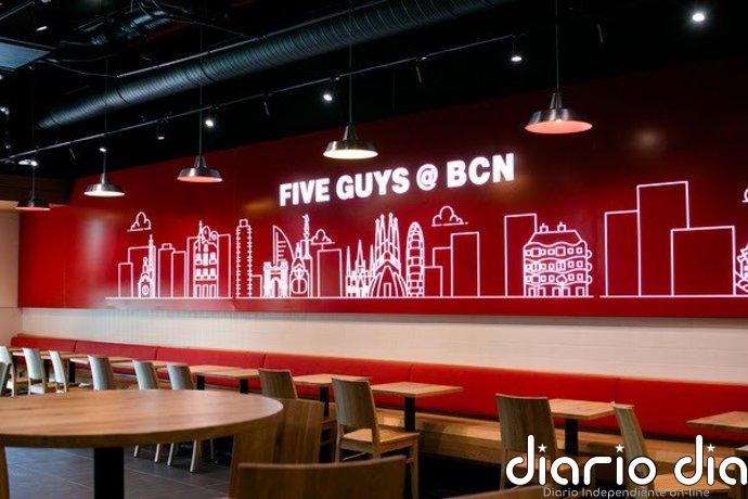 Five Guys abre en Barcelona su primer restaurante en un aeropuerto de la Unión Europea