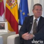 García-Page, con una foto junto al Rey, felicita a los ceutíes y les envía el "cariño y solidaridad" de C. La Mancha