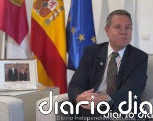 García-Page, con una foto junto al Rey, felicita a los ceutíes y les envía el "cariño y solidaridad" de C. La Mancha