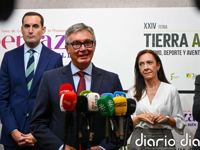 Gavira defiende la "no criminalización" del turismo y aboga por un modelo equilibrado que genere riqueza y empleo