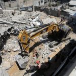 Hamás acusa a Israel de "borrar pruebas" aprovechando la retirada y trituración de escombros en la Franja de Gaza