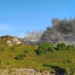Herido leve el conductor de una motobomba al caer por un barranco en el incendio de Porto do Son